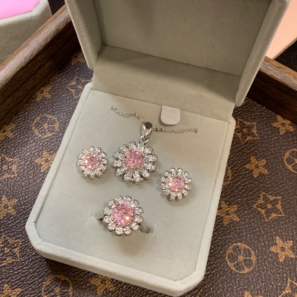 #150 set, pink daisy necklace ring earrings